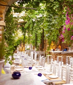 Image of Meze Mazi restaurant in Syros, Greece.