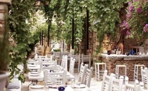 What to do in Syros. Eat at the best restaurants.