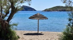 What to do in Syros. Visit beautiful private beaches.